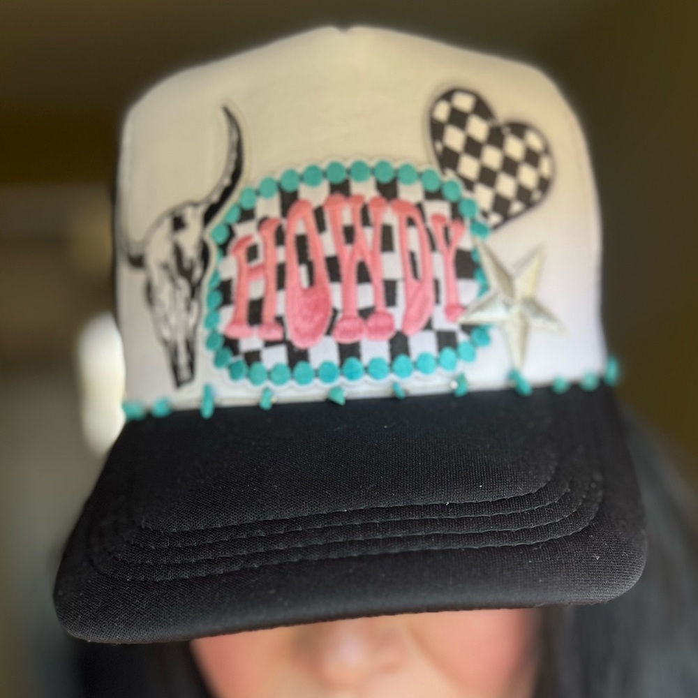 Howdy black and white trucker hat
